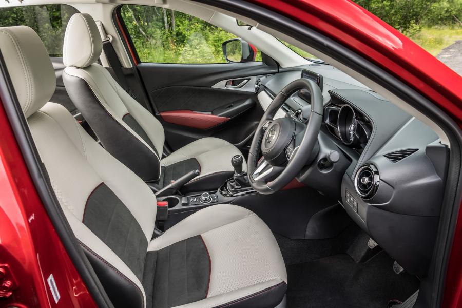 Интерьер Mazda CX-3 2015 года  (UK) (фото 7 из 47)